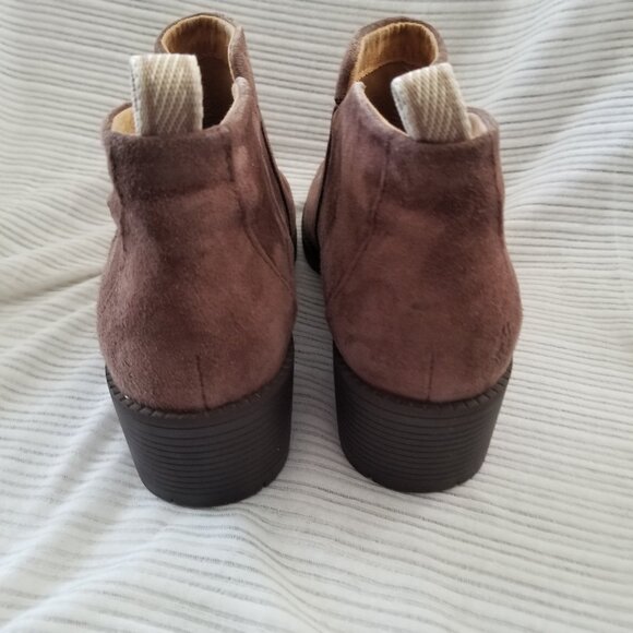 Hush Puppies Women’s Sz 6.5 Hadley Brown Suede Ankle Boot Bootie Zip - Picture 4 of 6